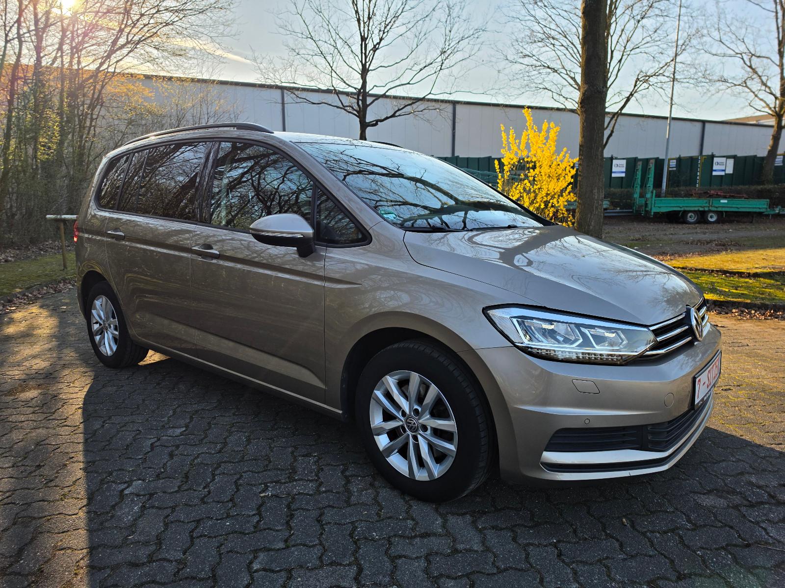 Volkswagen Touran Comfort*1.HD*7.Sitze*Navi*Klimaauto.*LED*