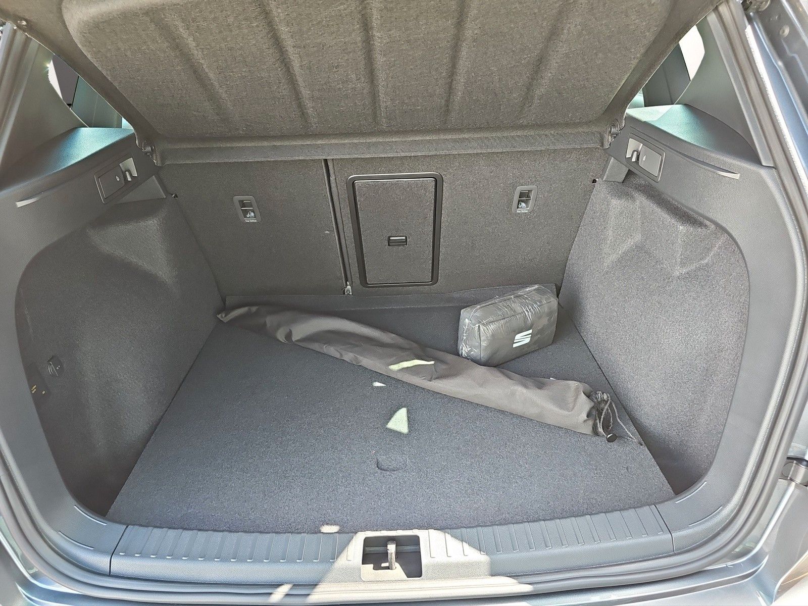 Fahrzeugabbildung CUPRA Ateca 2.0TSI DSG 4Drive BEATS/NAVI/ACC/360°/FSHZ