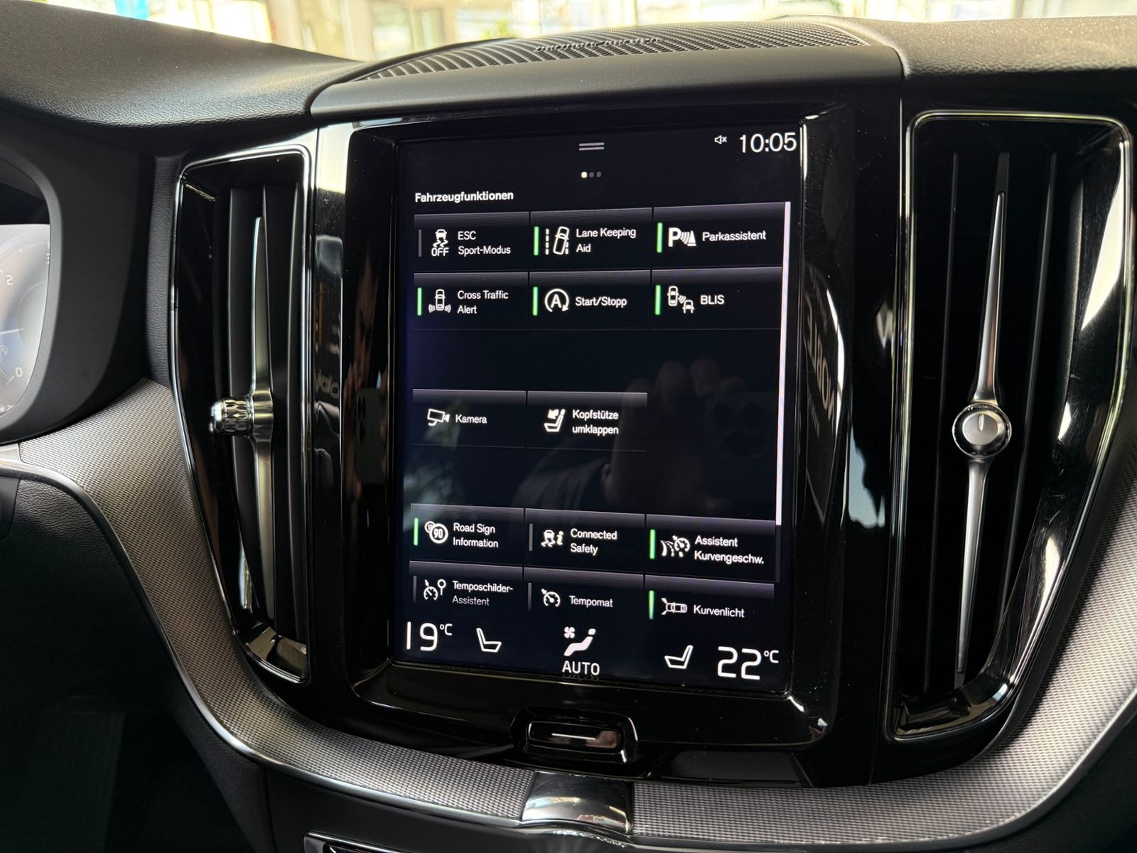 Fahrzeugabbildung Volvo XC60 R Design AHK H/K KAM LED