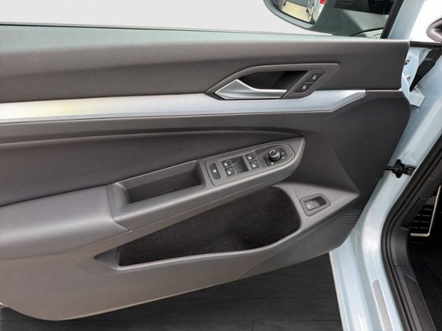 Golf VIII ENERGY 1.5 e-HYBRID DSG REAR VIEW NAVI
