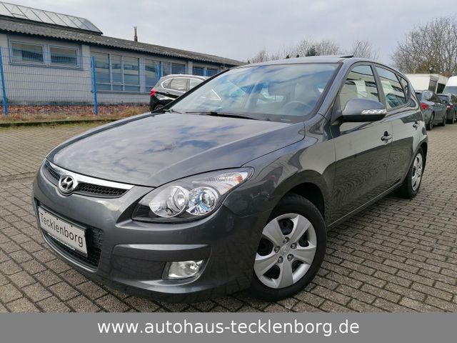 Hyundai i30 1.4 Comfort * Navi * Glasdach * Klimaautom.