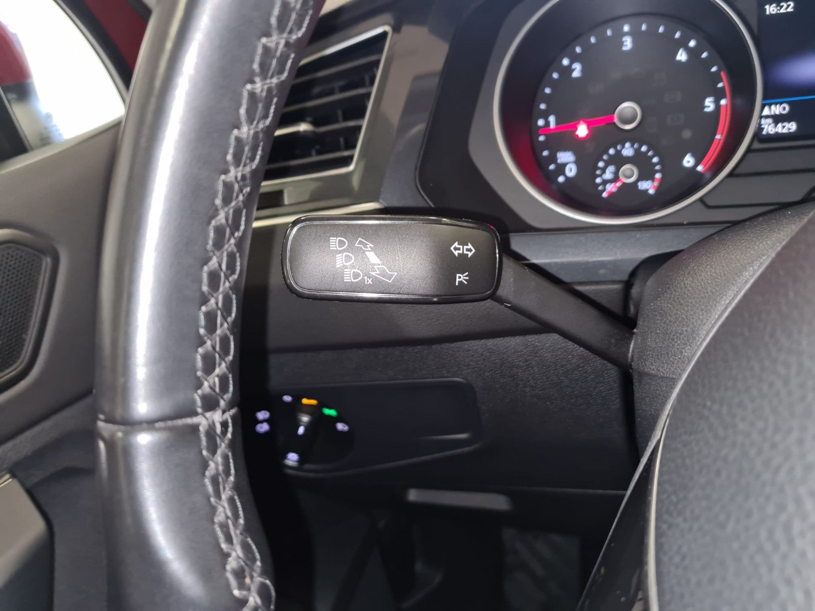 Fahrzeugabbildung Volkswagen Tiguan Comfortline / 1. Hand / AHK / GARANTIE