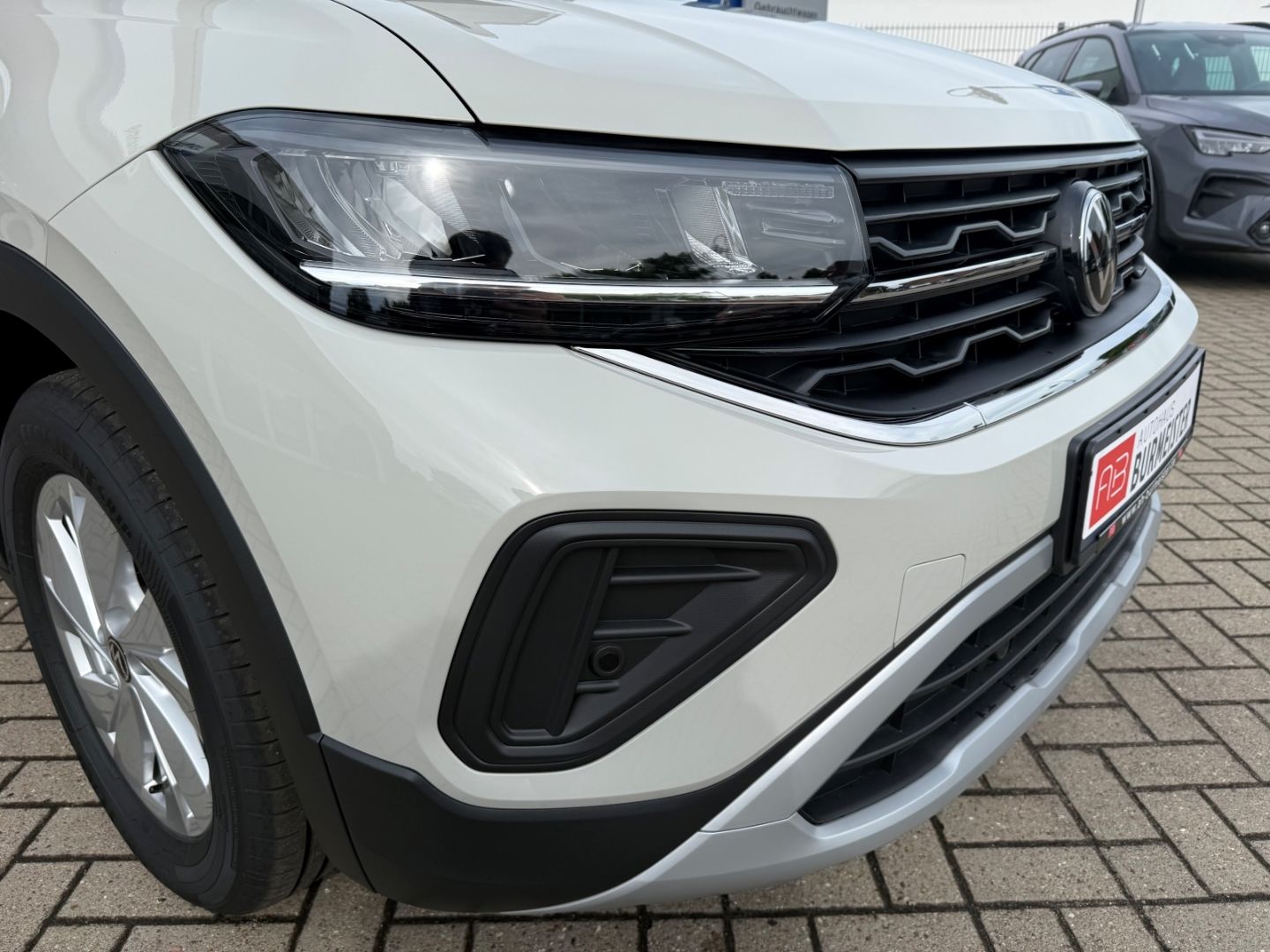 Fahrzeugabbildung Volkswagen T-Cross 1.0 TSI 70 kW Life Digitales Cockpit LED
