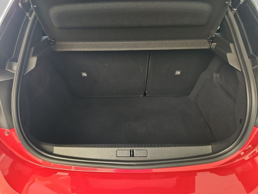 Fahrzeugabbildung Opel 1.2 Turbo Ultimate, Alcantara, Navi, Matrix