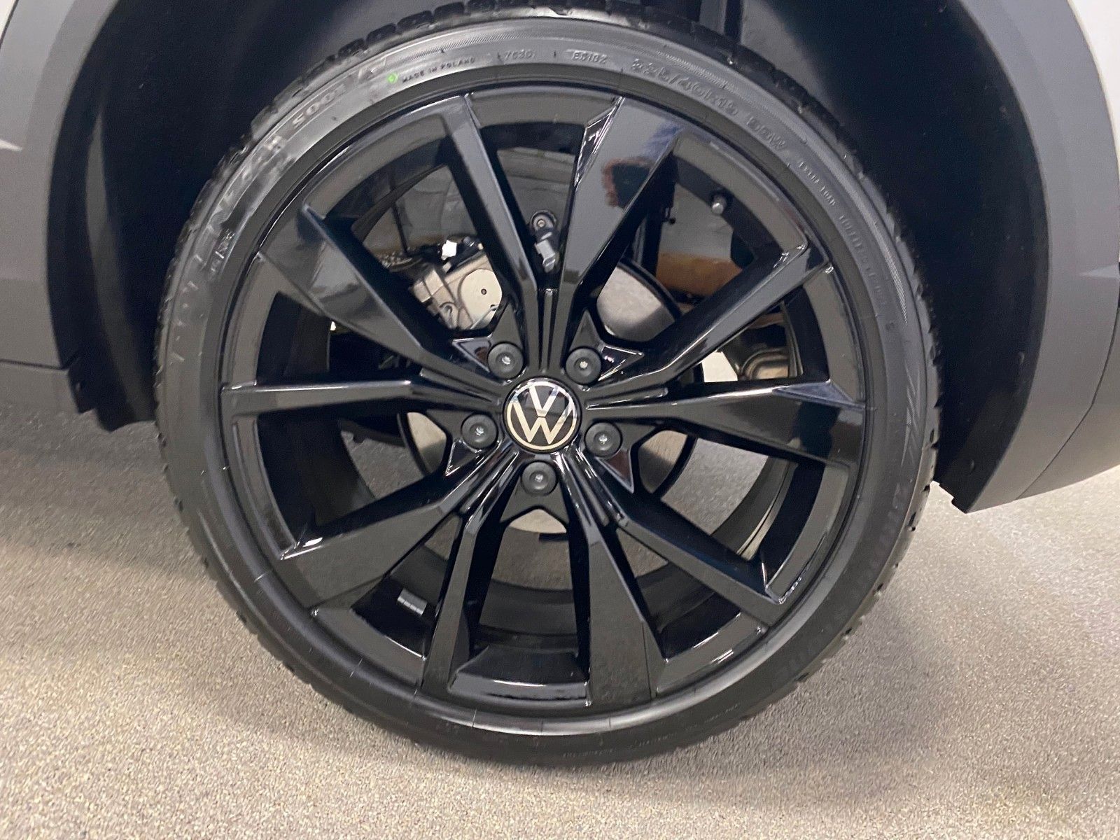 Fahrzeugabbildung Volkswagen T-Roc 1.5 TSI DSG+BLACKSTYLE+PANO+19"+ACC+MATRI+