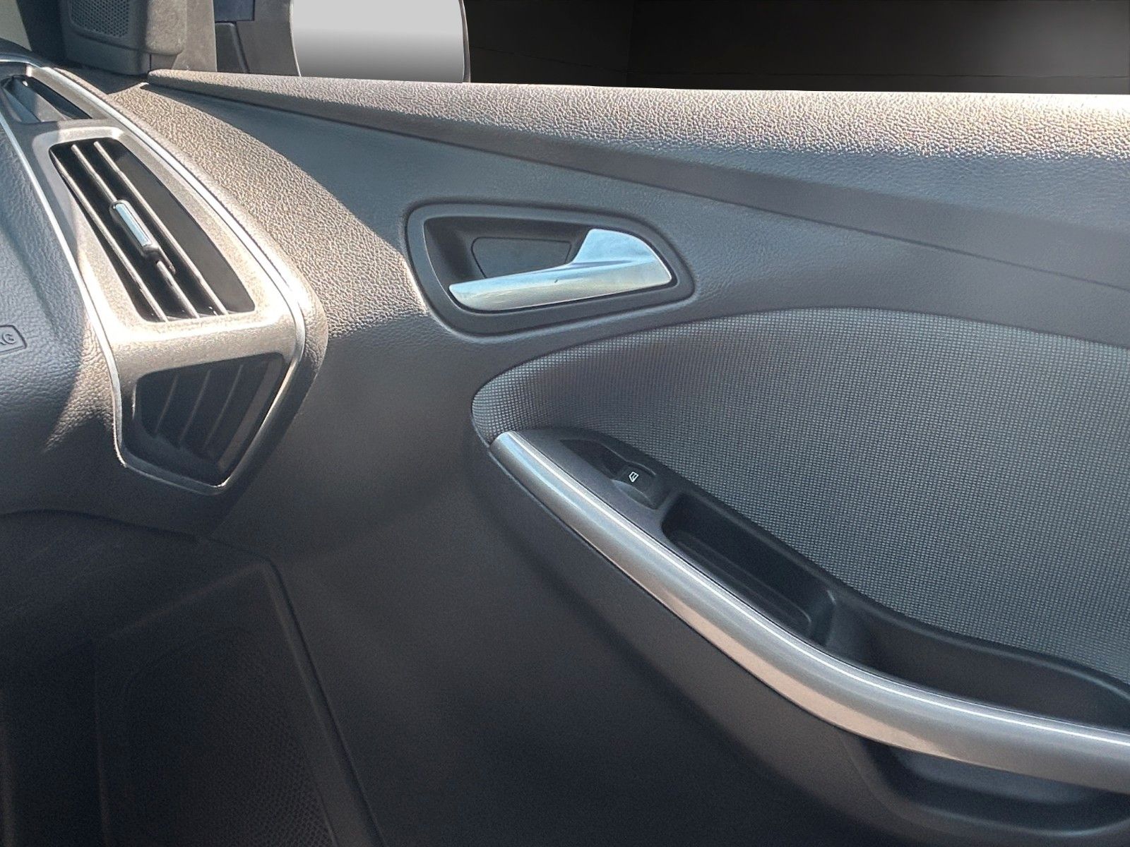 Fahrzeugabbildung Ford Focus Turnier TDCI Kima/TÜV NEU/TOP ZUSTAND