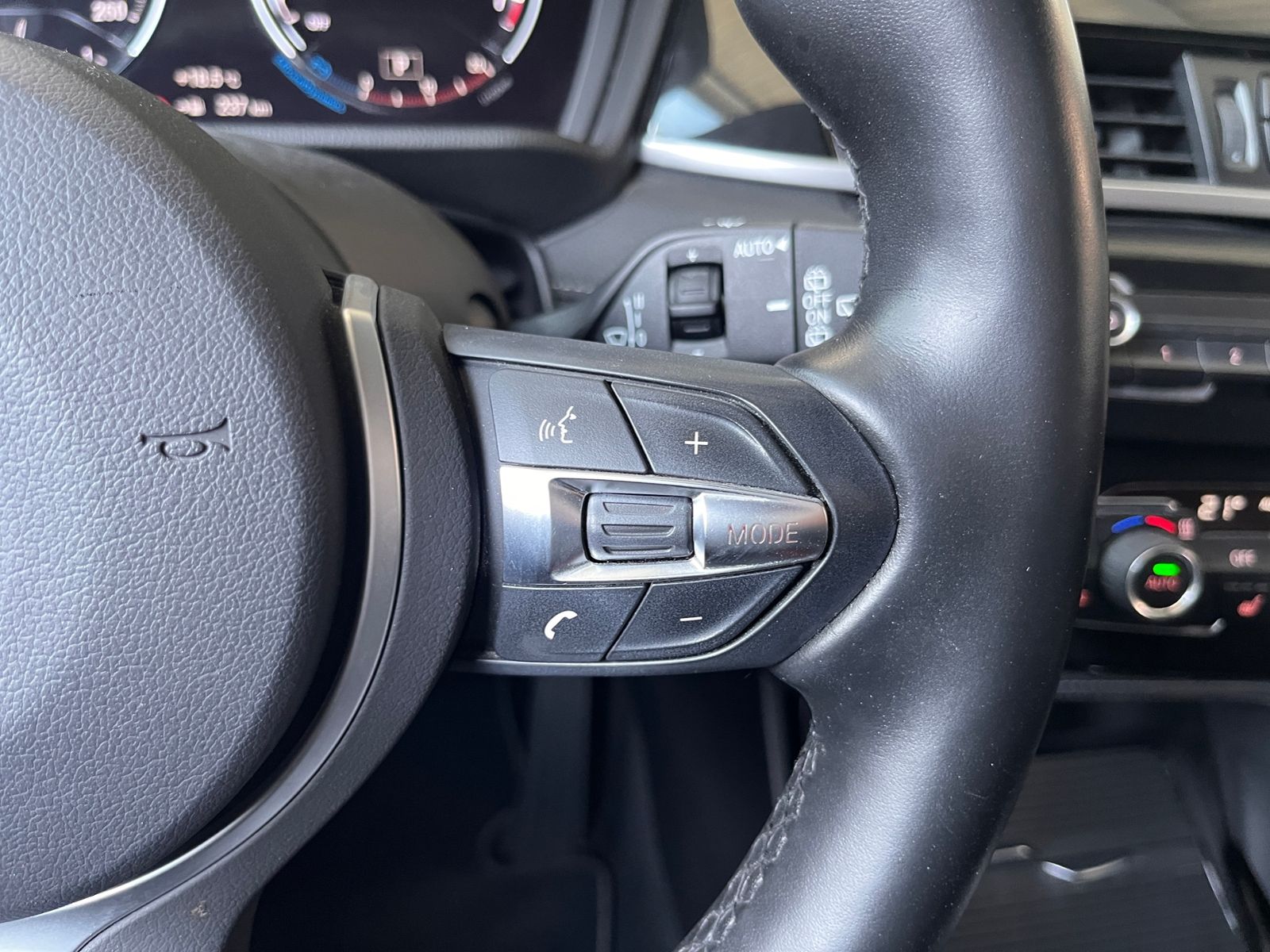 Fahrzeugabbildung BMW X2 sDrive 20 i M Sport Shadow LED NAV SHZ RFK