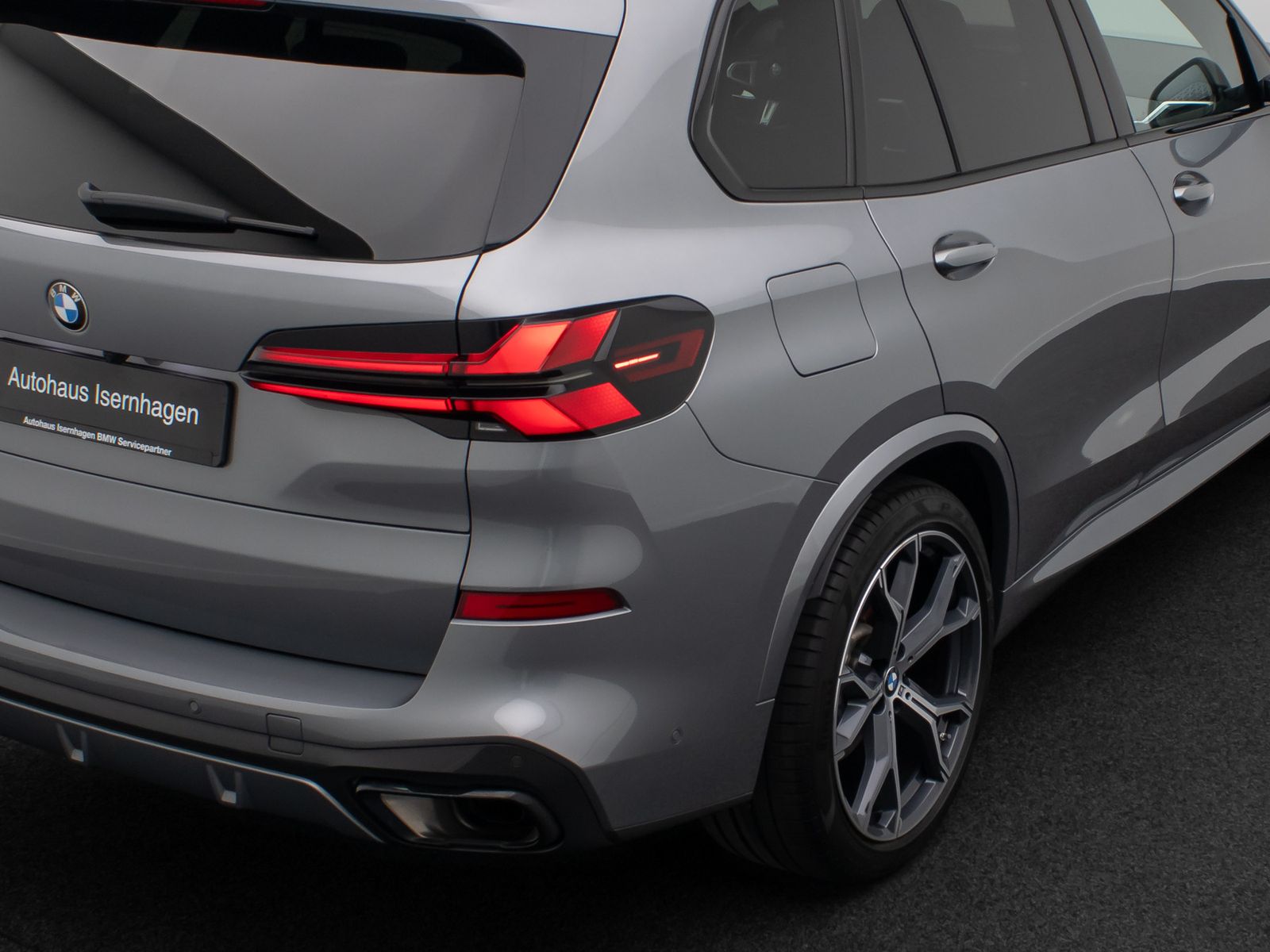 Fahrzeugabbildung BMW X5 xD40d M Sport HUD 360&deg; SoftClose DAB AHK 21"