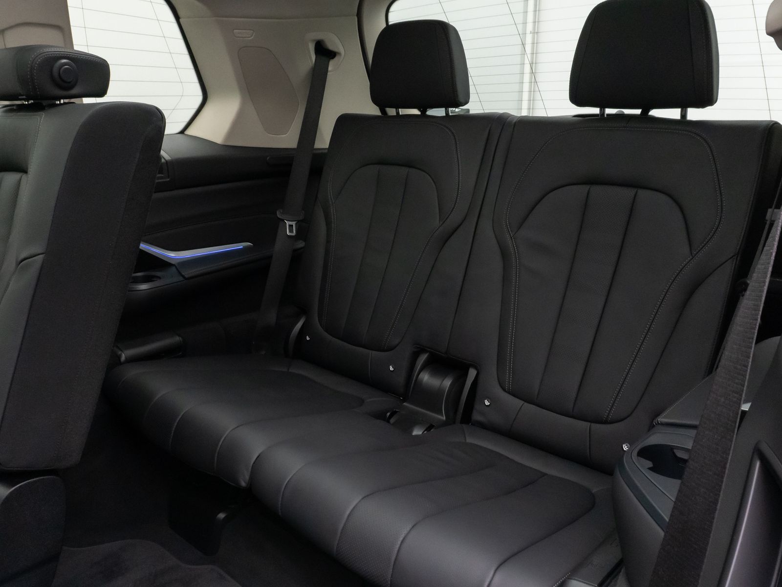 Fahrzeugabbildung BMW X7 xD40d  Panorama Kamera HUD DAB H/K SoftCl AHK