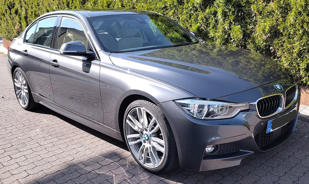 Image of BMW 330