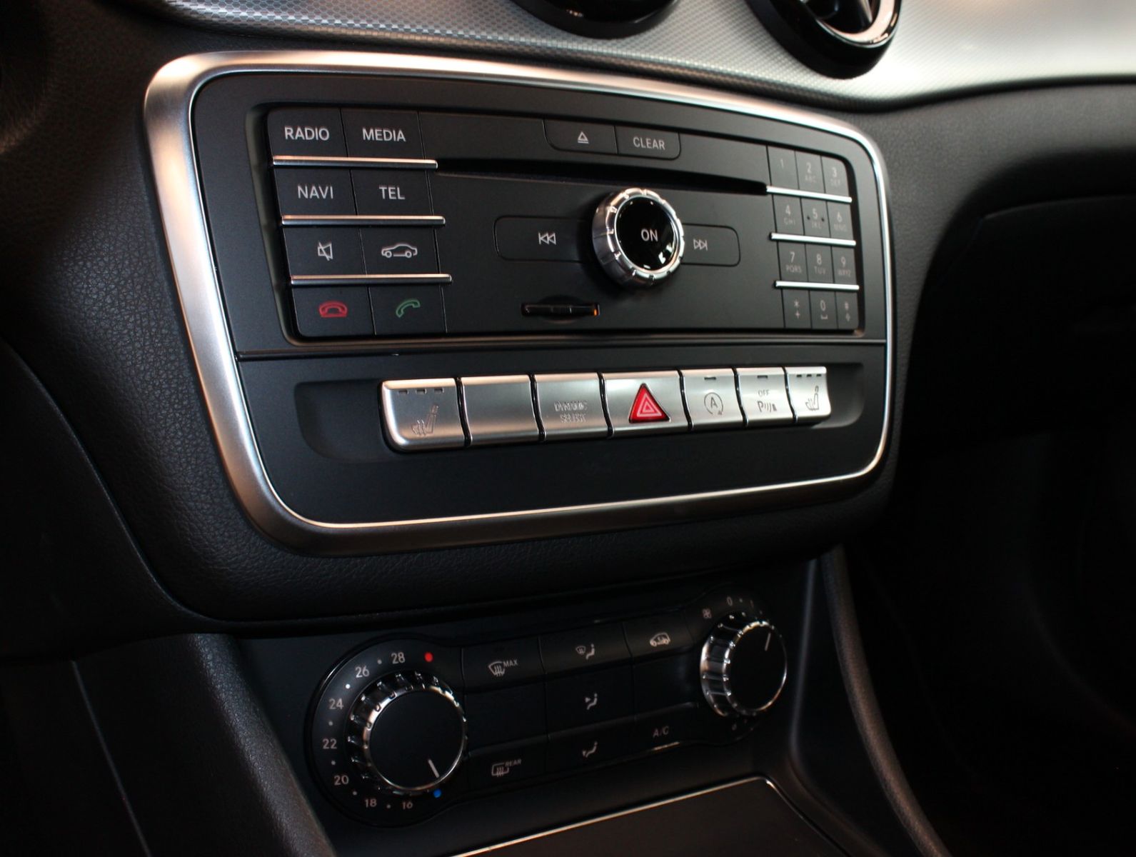 Fahrzeugabbildung Mercedes-Benz A 200 AMG Line BlueEff