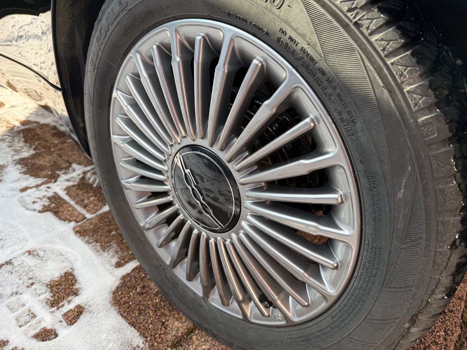 Fahrzeugabbildung Fiat 500e Apple CarPlay /Android Auto Touch Klima USB