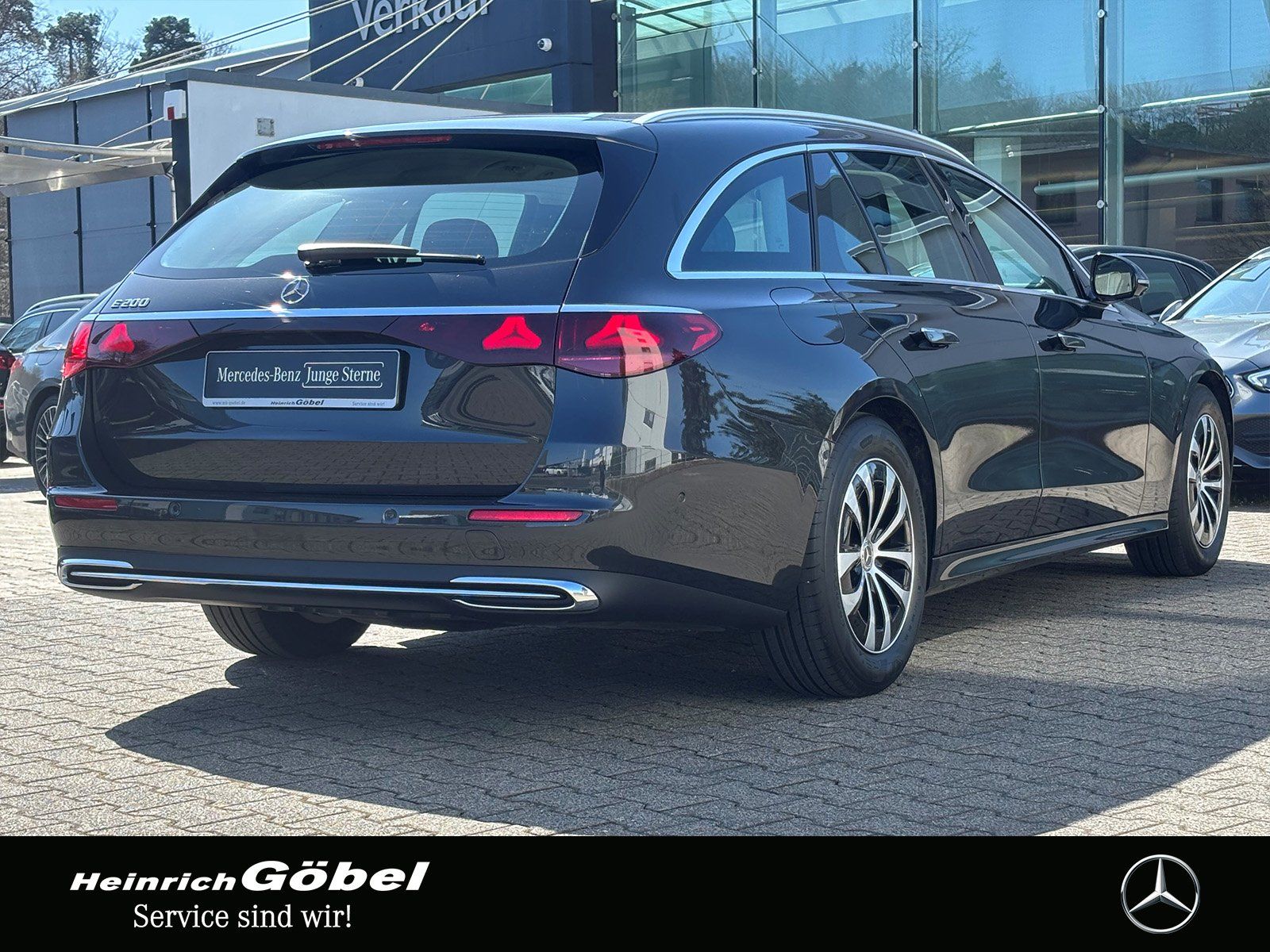 Fahrzeugabbildung Mercedes-Benz E 200 T AVANTGARDE*AHK*MEMORY*DIGITAL-L*360°KAM