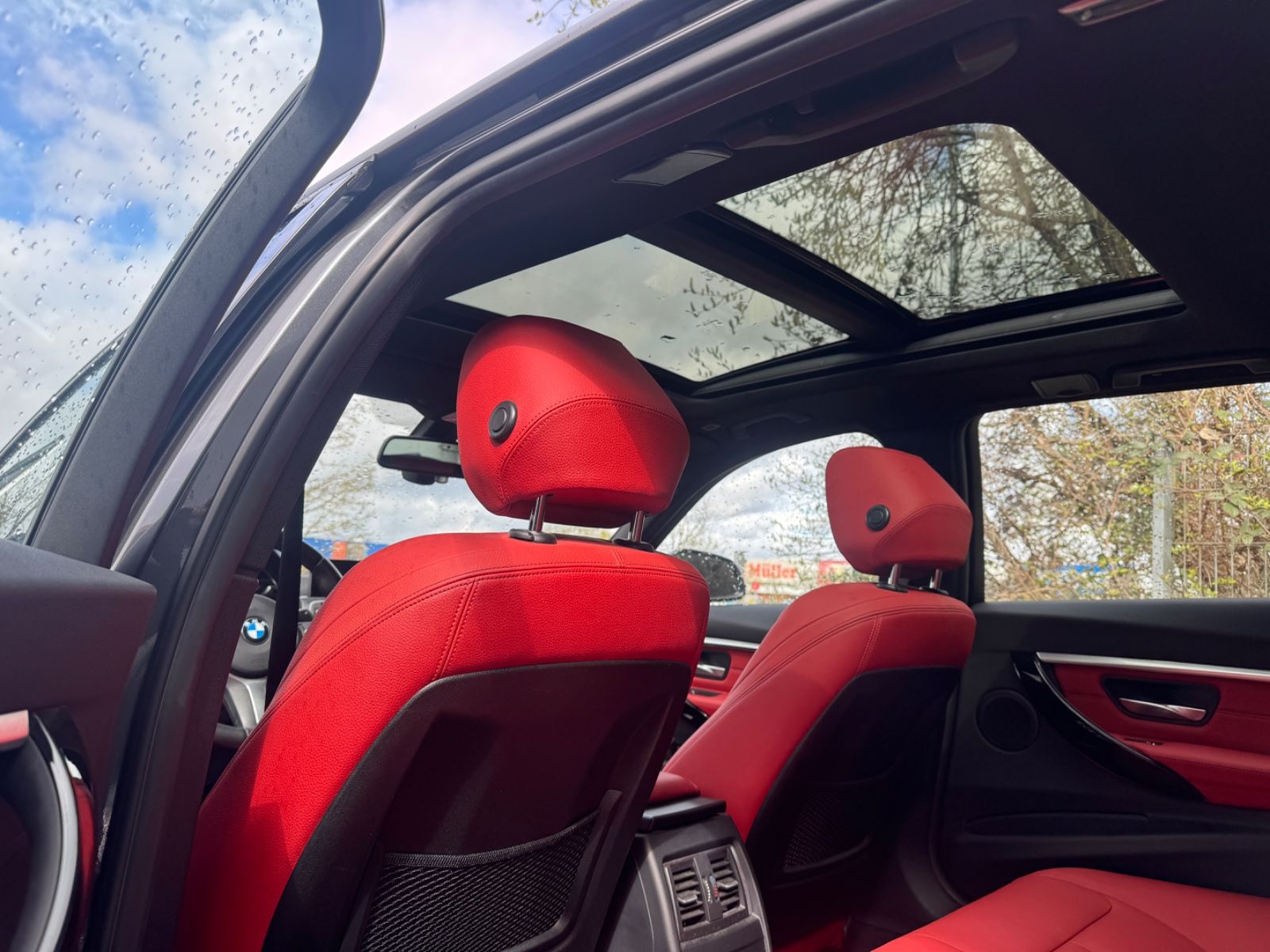 Fahrzeugabbildung BMW 330 xDrive Sport Line Panorama+HUD+erst 37500km