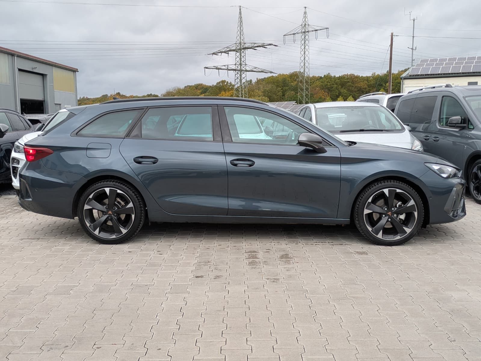 Fahrzeugabbildung CUPRA Leon 1.5 eTSI EDGE MATRIX*ACC*KAM*18"5JGARANTIE