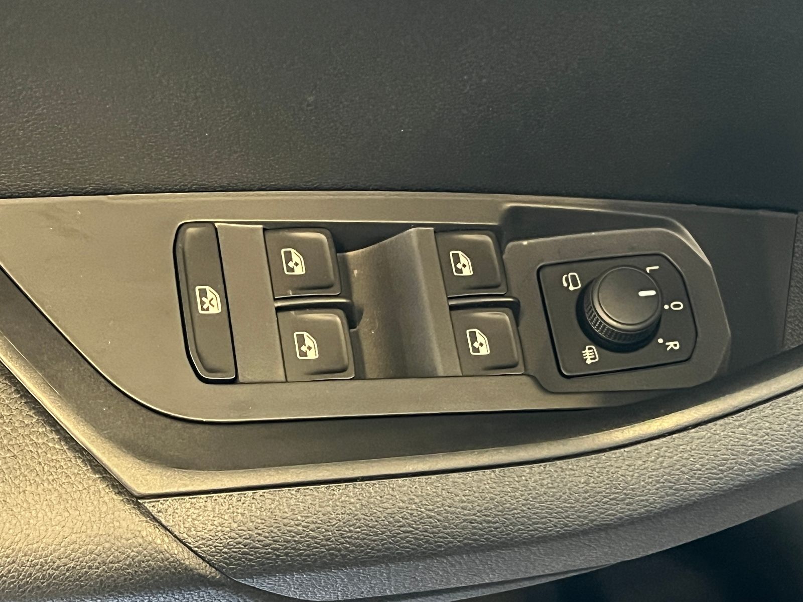 Fahrzeugabbildung SKODA Karoq DRIVE 1.5 TSI DSG *AHK, ACC, LED, Virtual