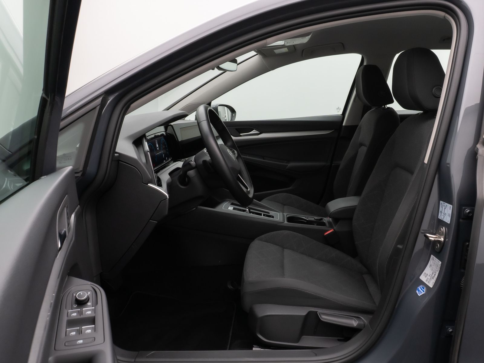 Fahrzeugabbildung Volkswagen Golf VIII Life 2.0 TDI SCR DSG HUD Kamera Lnkrhz