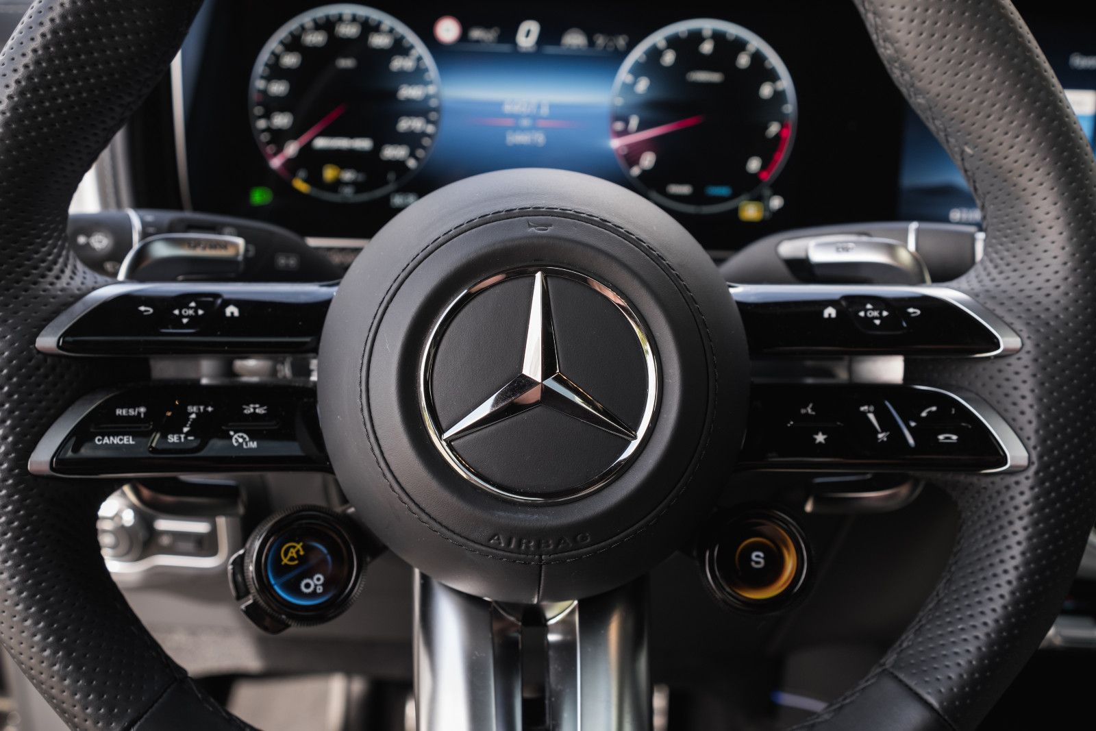 Fahrzeugabbildung Mercedes-Benz G 63 AMG-Perform.Paket-Superior-NightP.-Carbon
