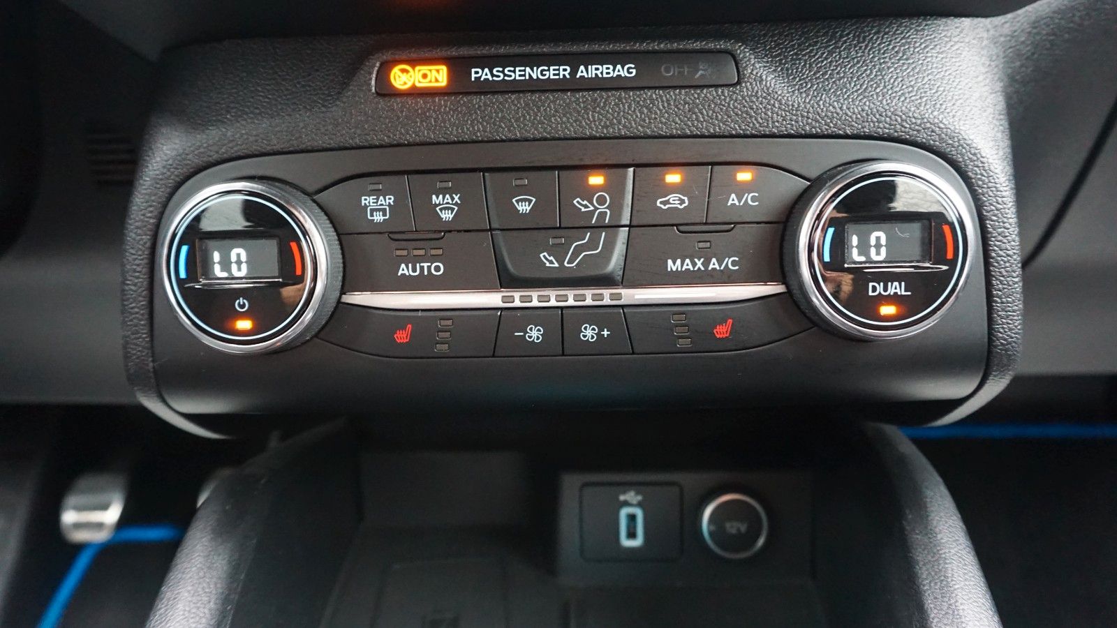 Fahrzeugabbildung Ford Focus Lim. ST-Line, Navi, LED, B&O Sound+WR