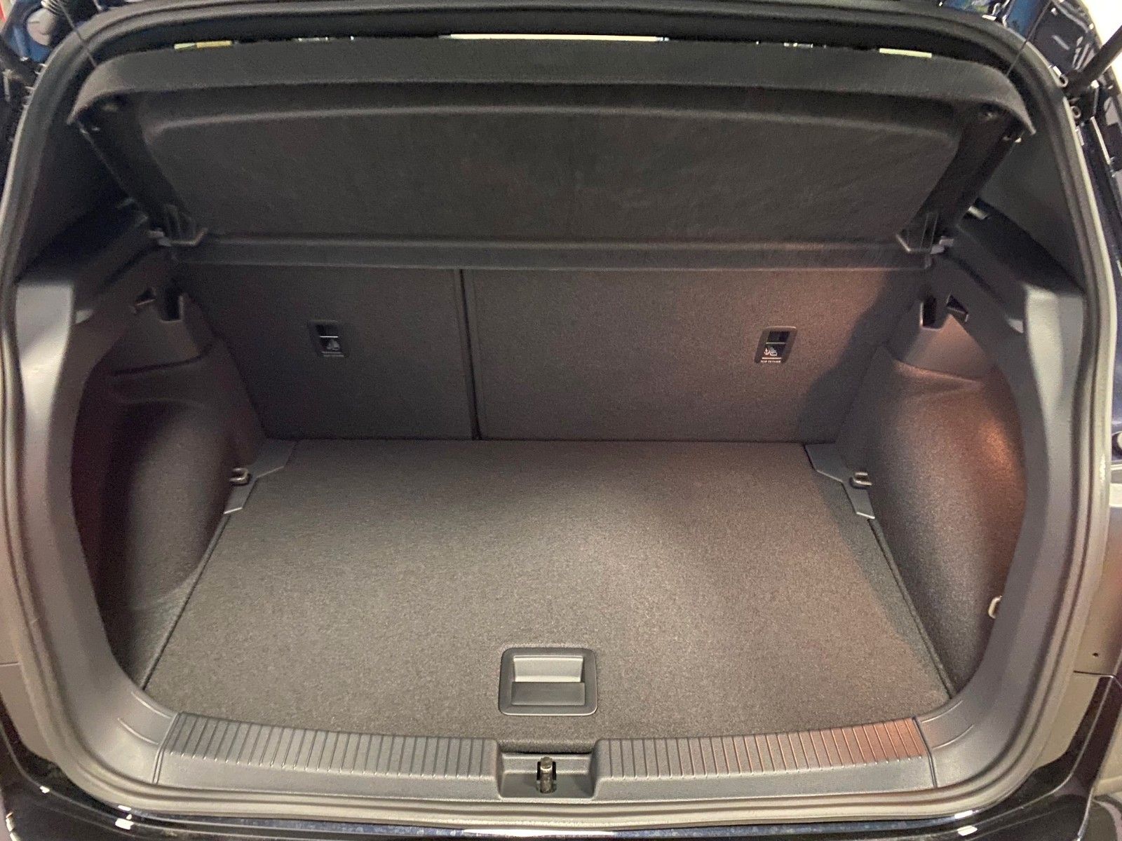 Fahrzeugabbildung Volkswagen T-Cross 1.5 TSI DSG R-Line+2029 GARANTIE+ACC+AHK