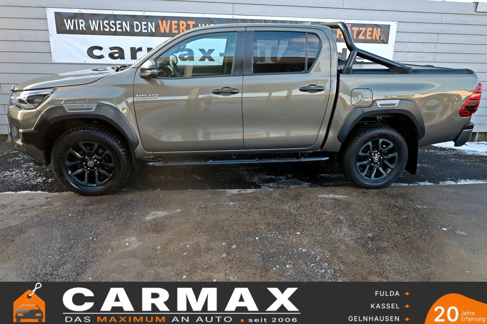 Fahrzeugabbildung Toyota Hilux 2.8 D-4D Invincible, Rollbügel, Rollo, AHK