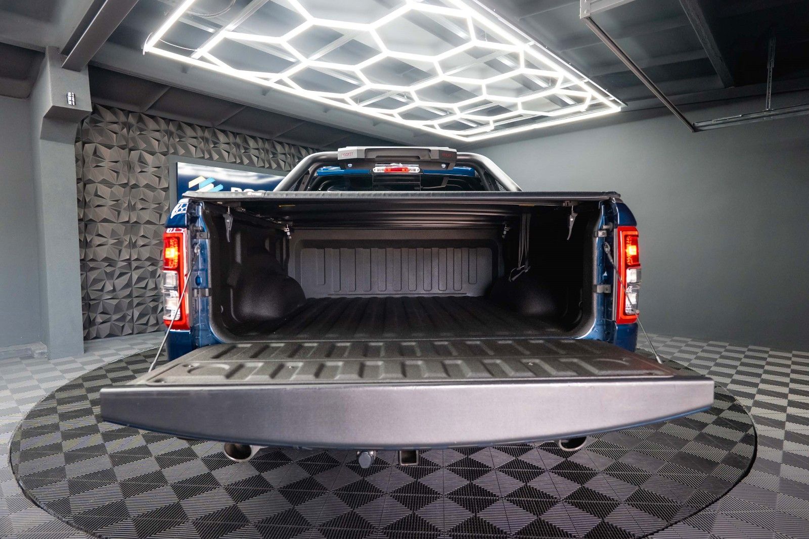 Fahrzeugabbildung Dodge RAM 5.7 V8 HEMI 4x4 OFFROAD Night-Paket *LED*
