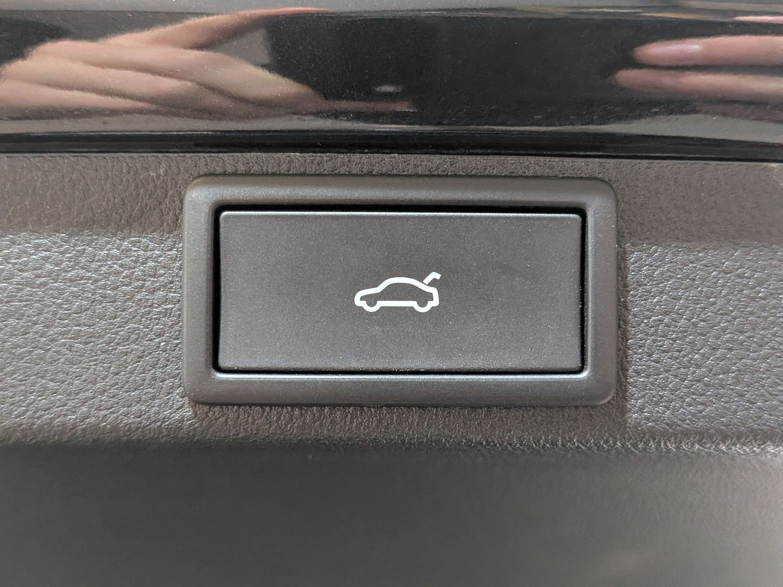 Fahrzeugabbildung SKODA Octavia 1.5 TSI Sportline MATRIX PANO AHK 5J-Gar