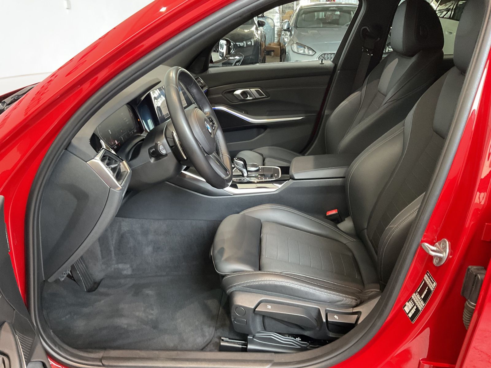 Fahrzeugabbildung BMW 320i Touring Sport Line M Lederlenkrad