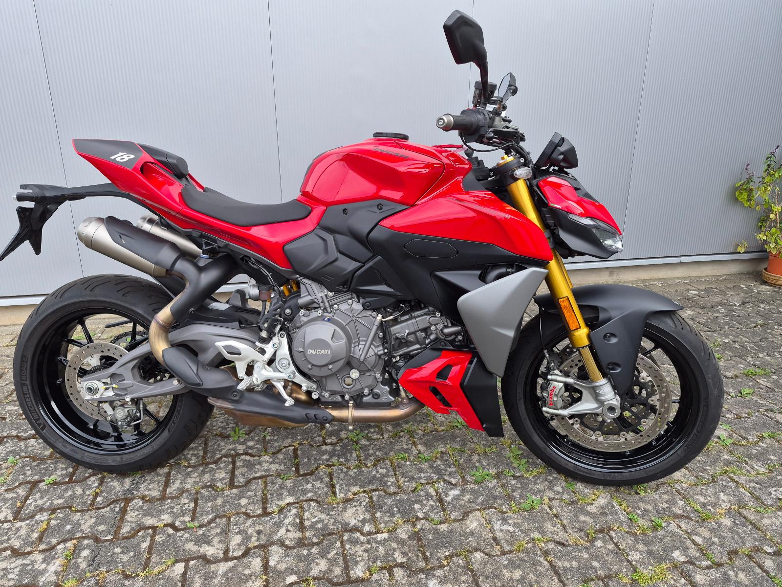 Ducati Streetfighter V2S
