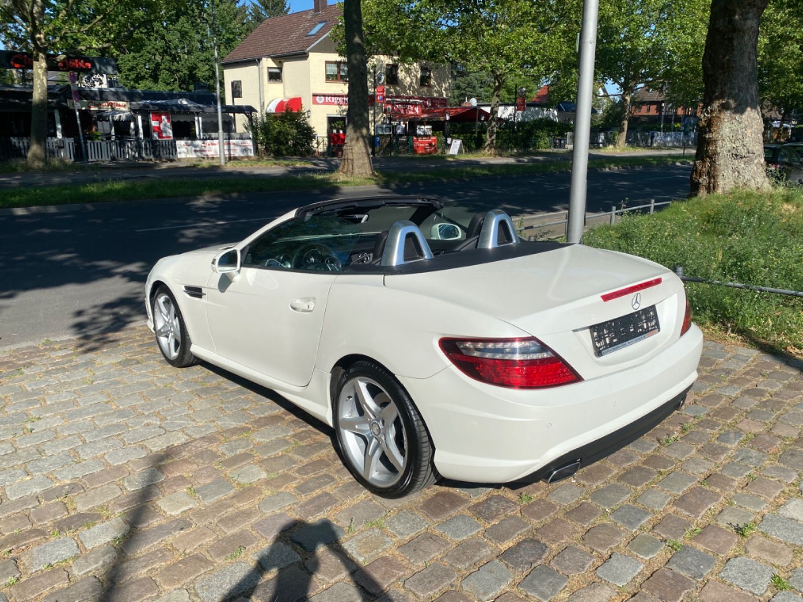Fahrzeugabbildung Mercedes-Benz SLK 250 AMG BlueEFFICIENCY*Distronic*Panorama*