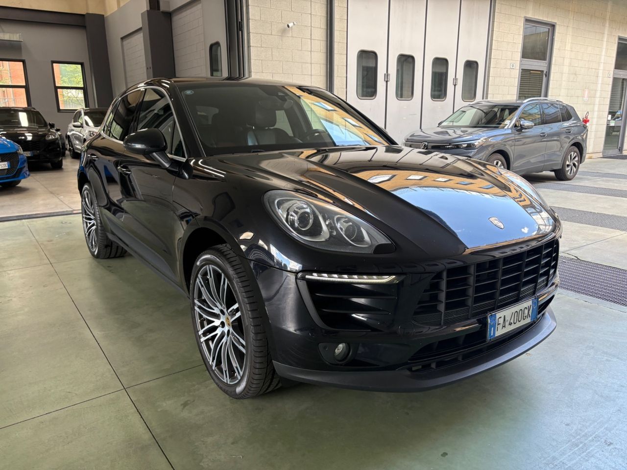 PORSCHE Macan