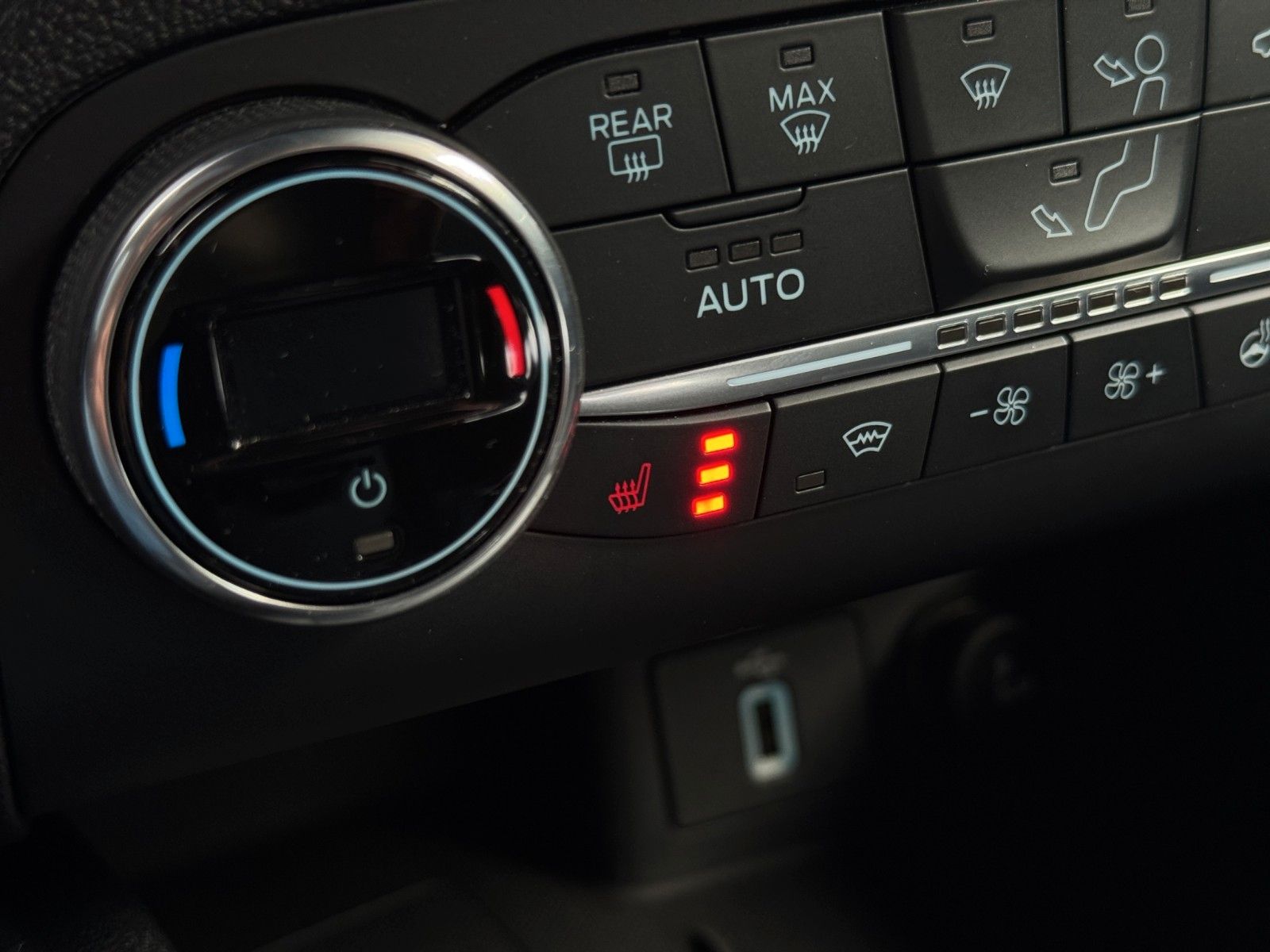 Fahrzeugabbildung Ford Focus Lim. ST *Head-Up*B&O*Keyless*Recaro*ACC