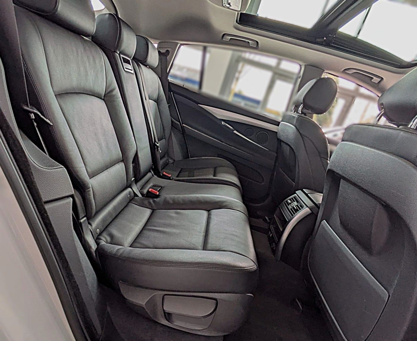 Fahrzeugabbildung BMW 530d GT xDRIVE LEDER PANO NAVI HiFi HUD STANDH.