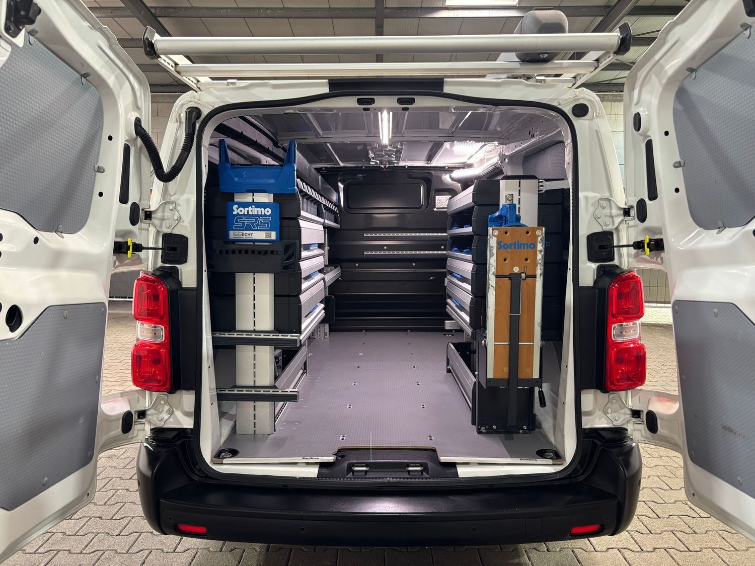 Fahrzeugabbildung Opel Vivaro 2.0 D Edition L3 Sortimo#Kamera#Carplay#K