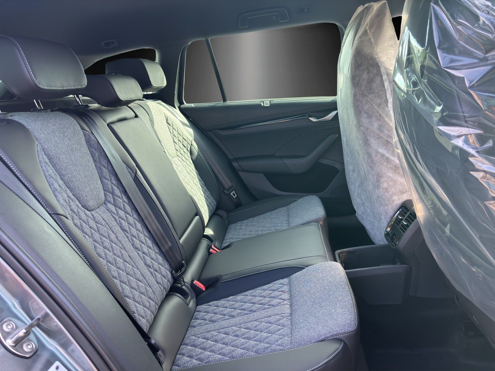 Fahrzeugabbildung SKODA Octavia Combi Sportline 2,0 TDI 110 kW DSG