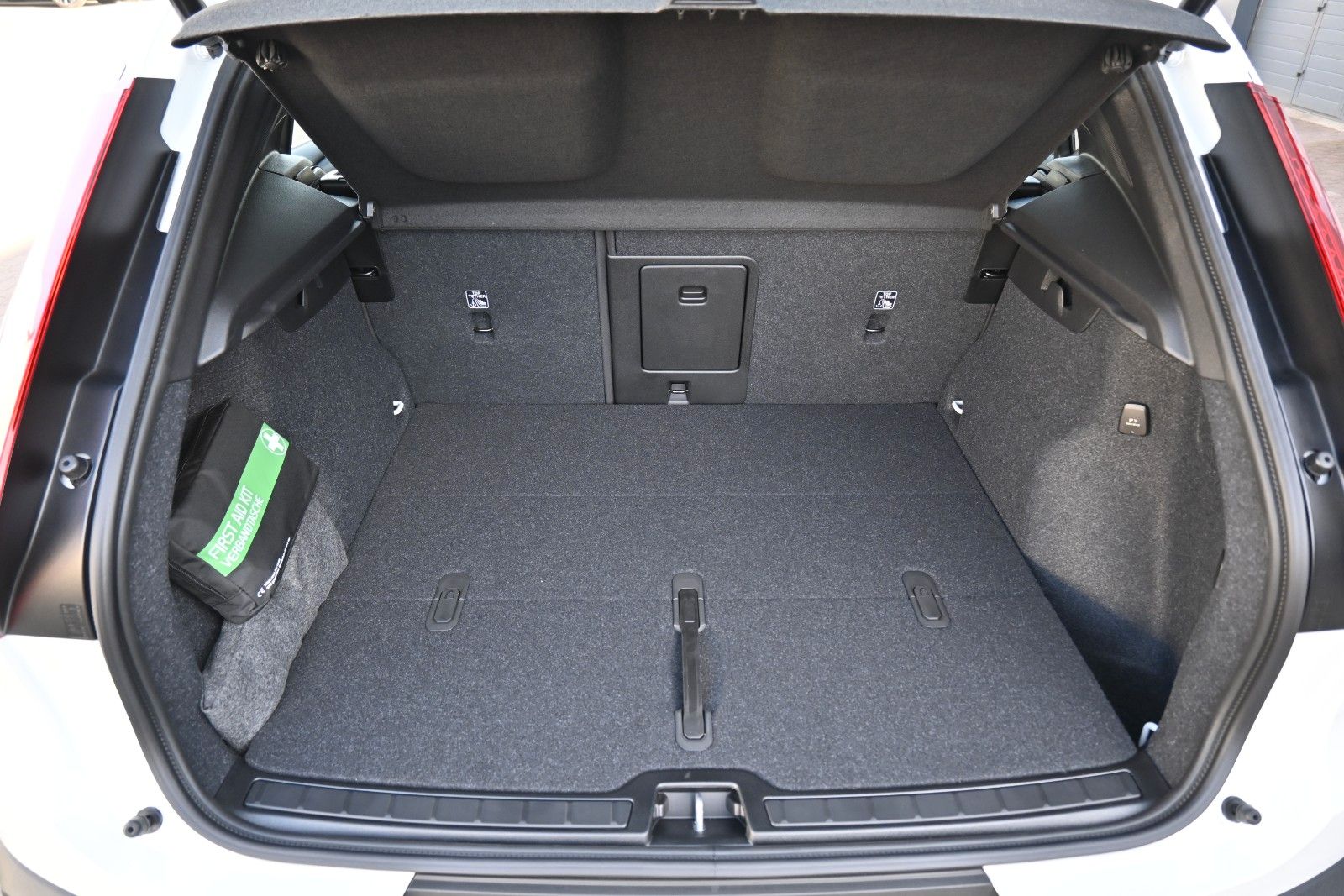 Fahrzeugabbildung Volvo XC40 B3 DKG Plus Dark*FSHZG*RFK*BLIS*ACC