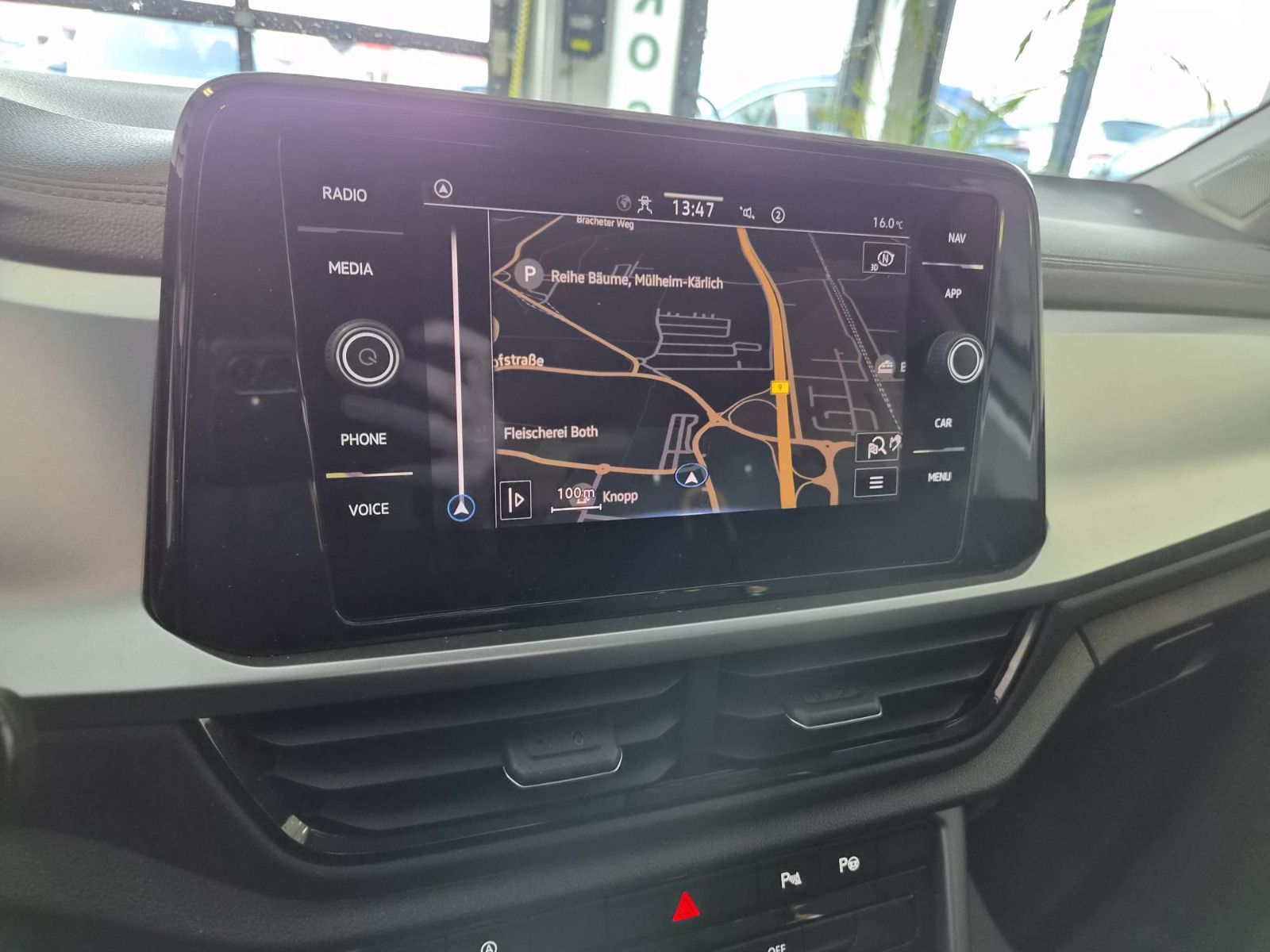 Fahrzeugabbildung Volkswagen T-Roc Life / NAVI / AHK / DIGITAL