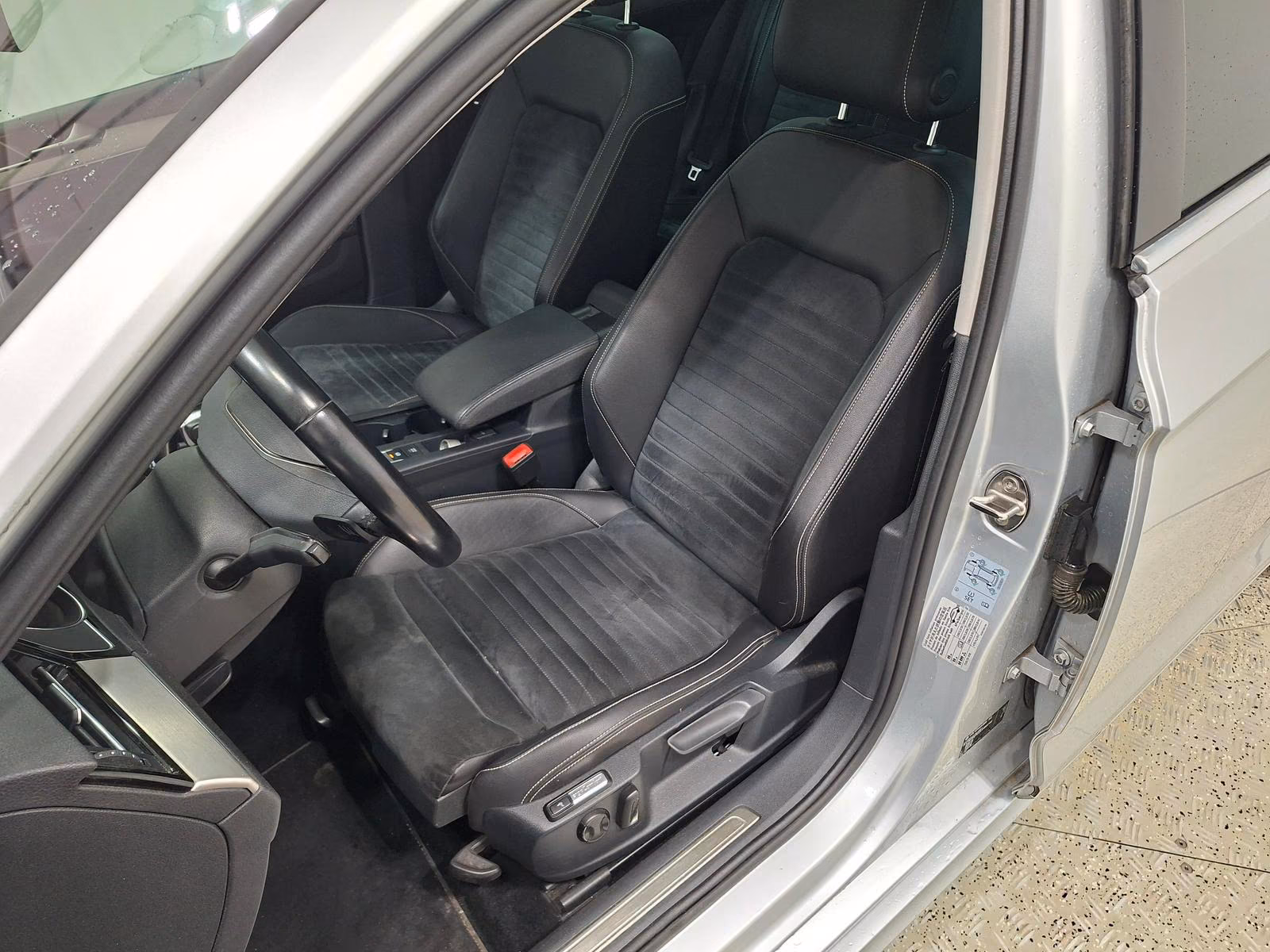Volkswagen Passat 1.5 TSI DSG R-line ACC LED Pano L, миниатюра 4