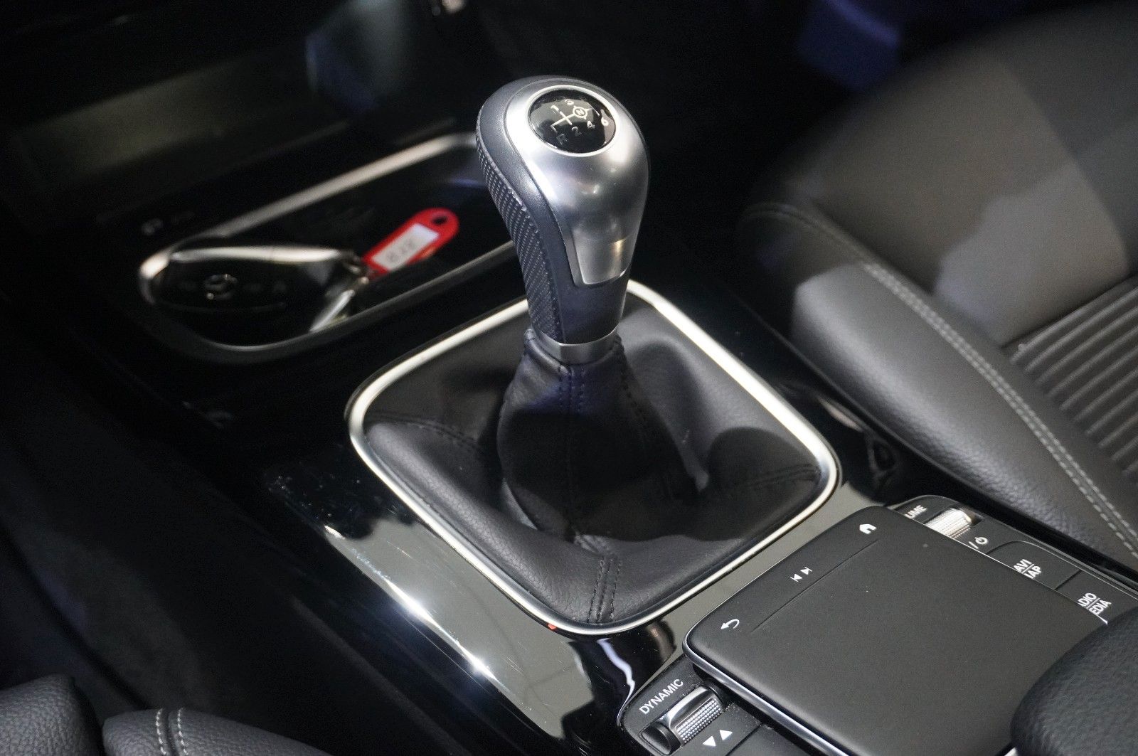 Fahrzeugabbildung Mercedes-Benz CLA 200 COUPE PROGRESSIVE NAVI/LED/KAMERA/VIRTU.