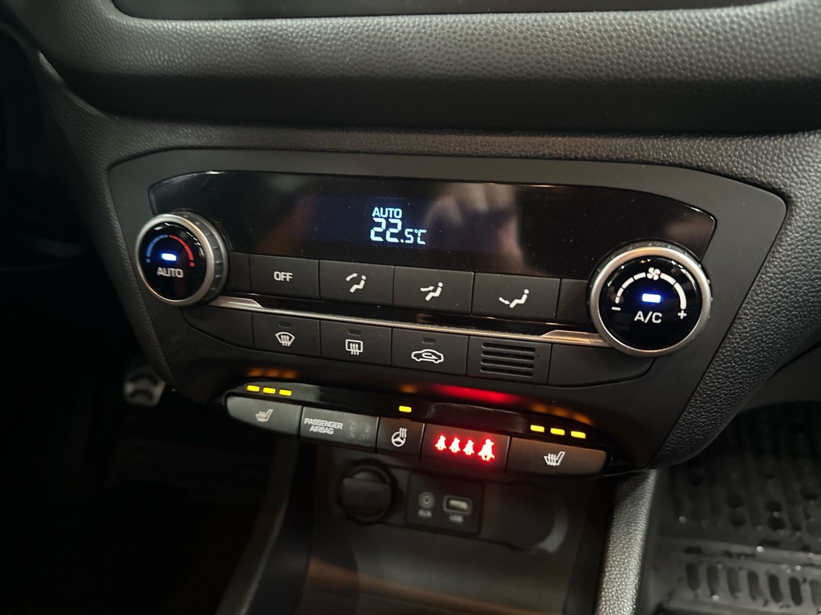 Fahrzeugabbildung Hyundai i20 Active 1.0 T-GDI 120PS PDC Lenkradhzg. SHZ