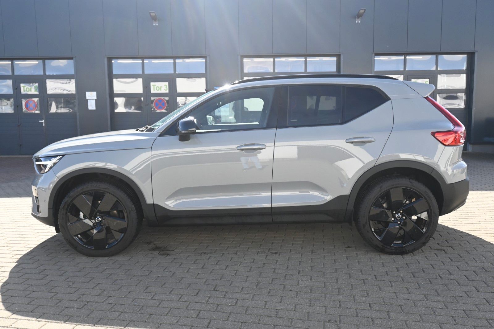 Fahrzeugabbildung Volvo XC40 B4 DKG Plus Black*STDHZG*Pixel*360°*20"