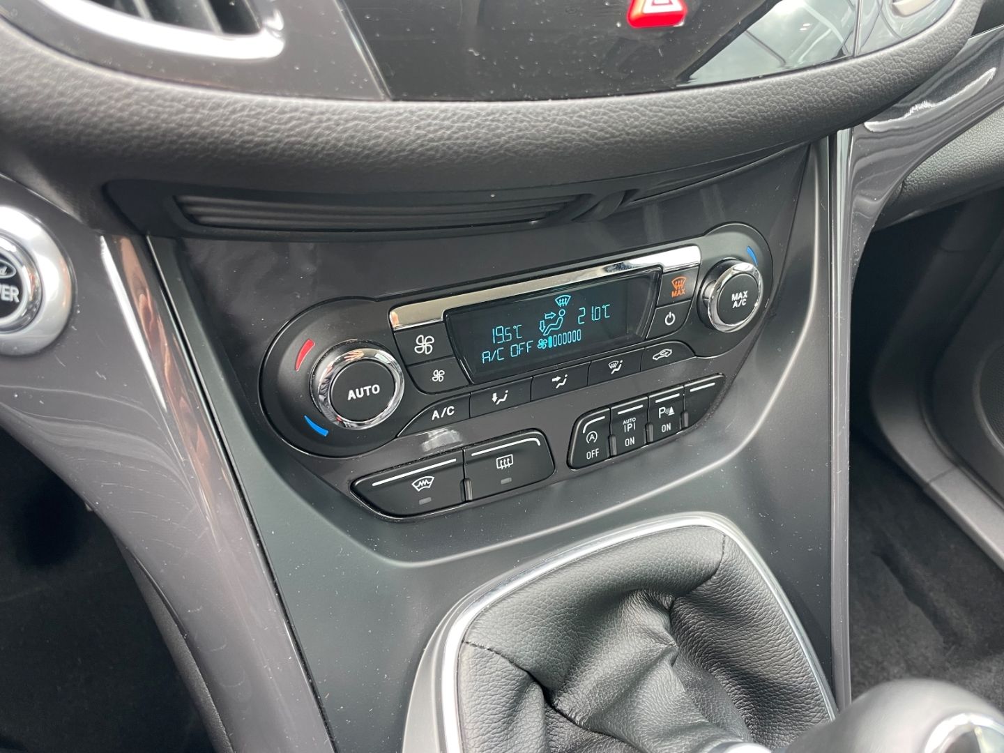 Fahrzeugabbildung Ford Kuga Titanium Klima PDC Navi SHZ heizbWSS Kamera