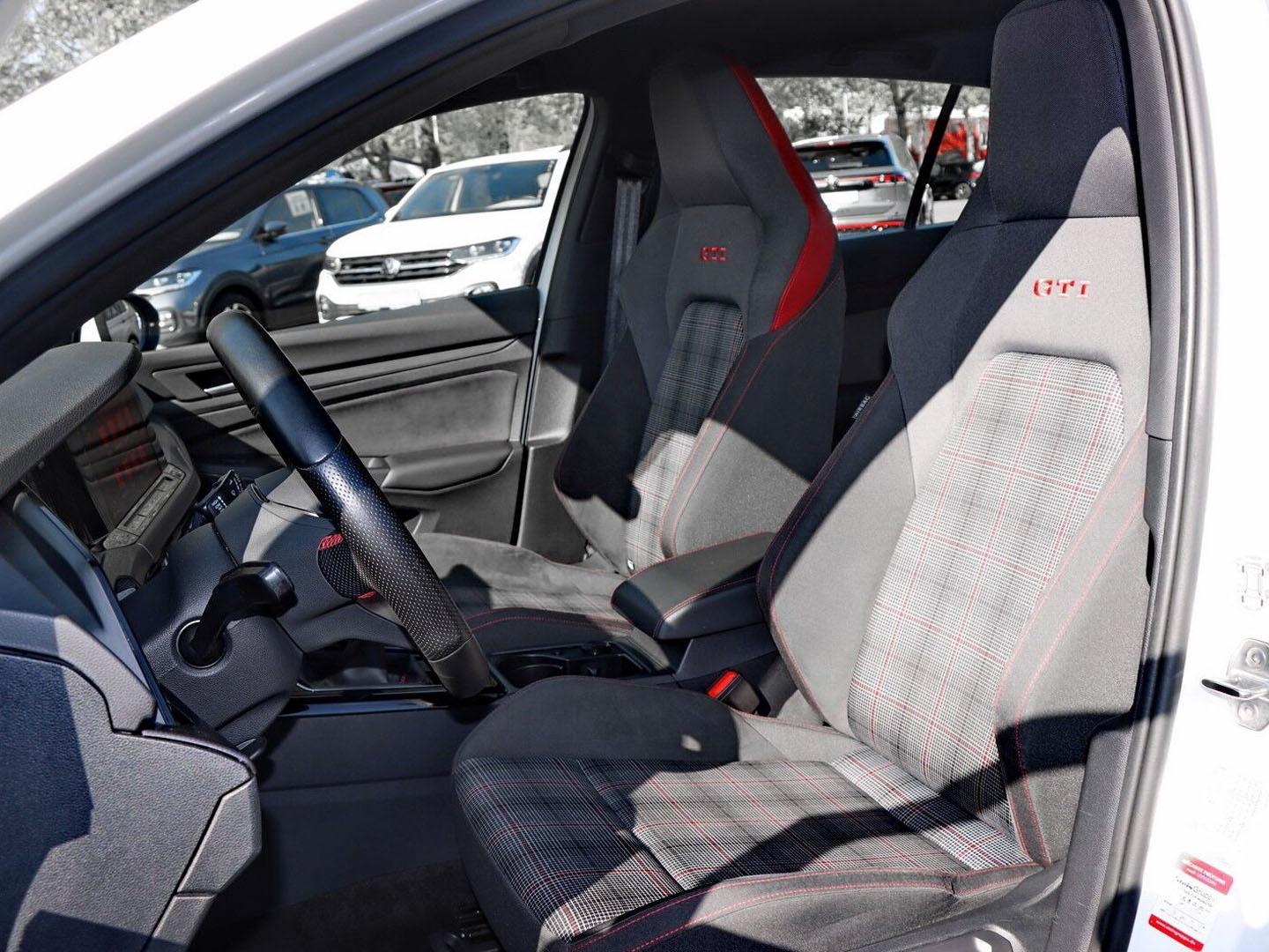 Volkswagen Golf GTI VIII 2.0 TSI OPF AHK/LED/NAVIVORB./PDC/, миниатюра 14