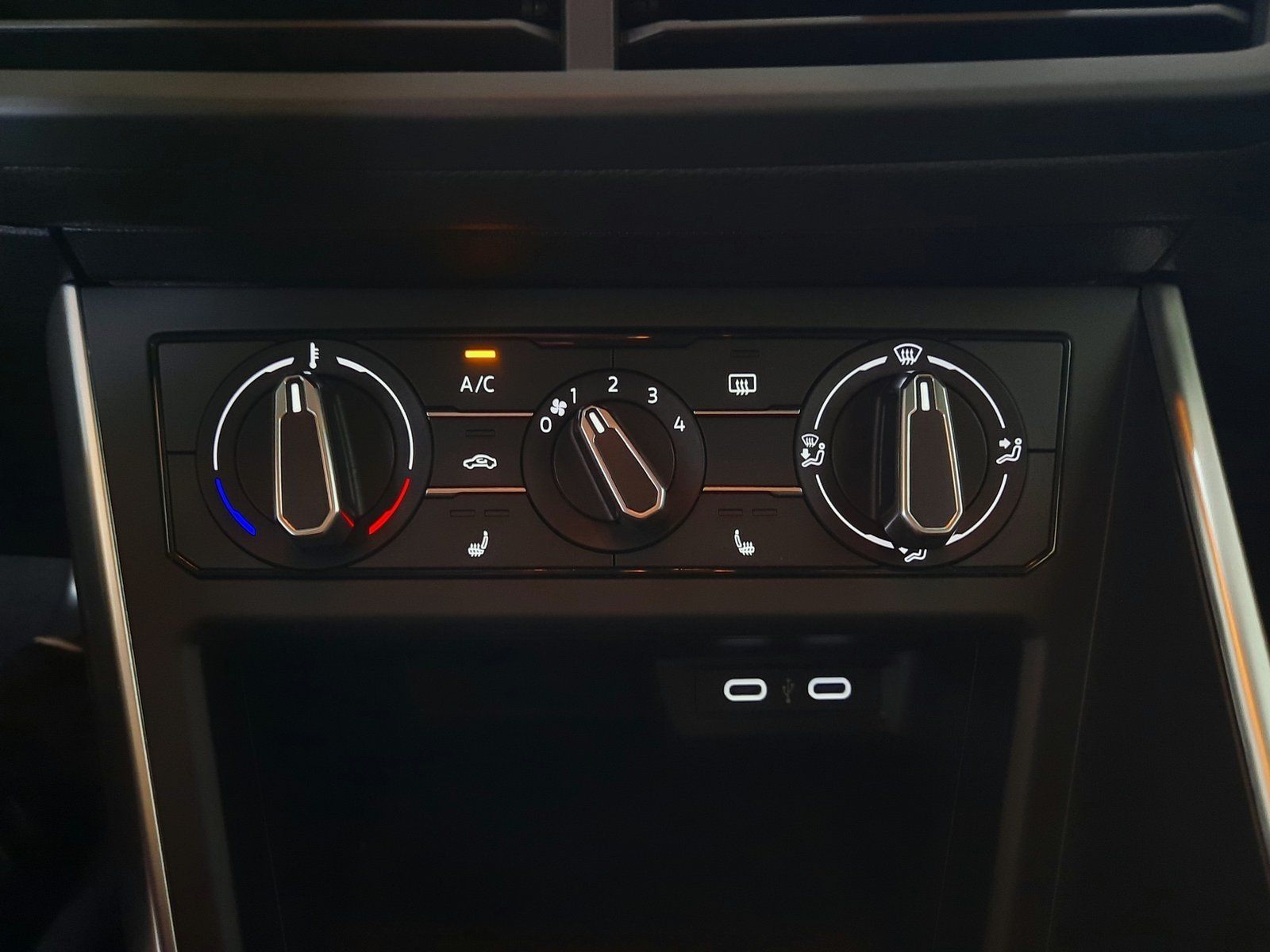 Fahrzeugabbildung Volkswagen Polo TSI DSG Life *LED*Einparkh*Sitzhzg*AppCon.*
