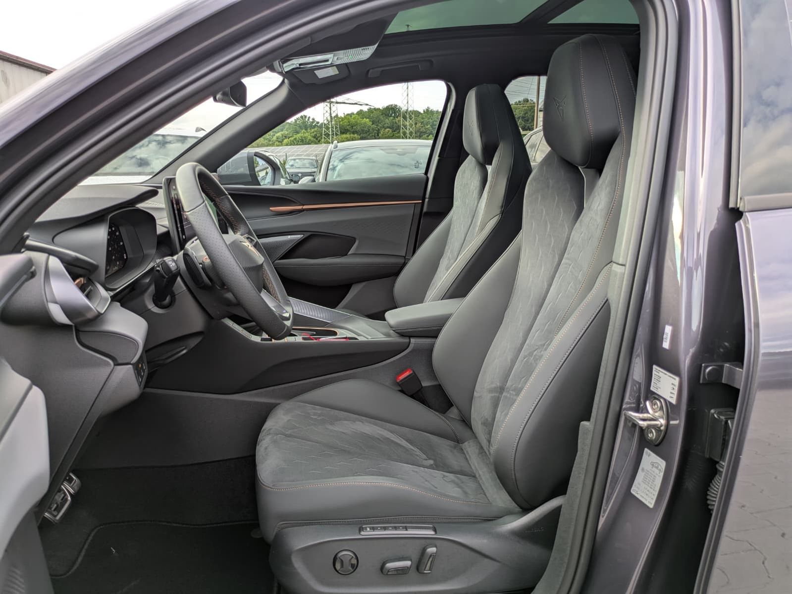 Fahrzeugabbildung CUPRA Terramar 2.0 TSI 4D VZ HUD*MATRIX*PANO*DCC*20"