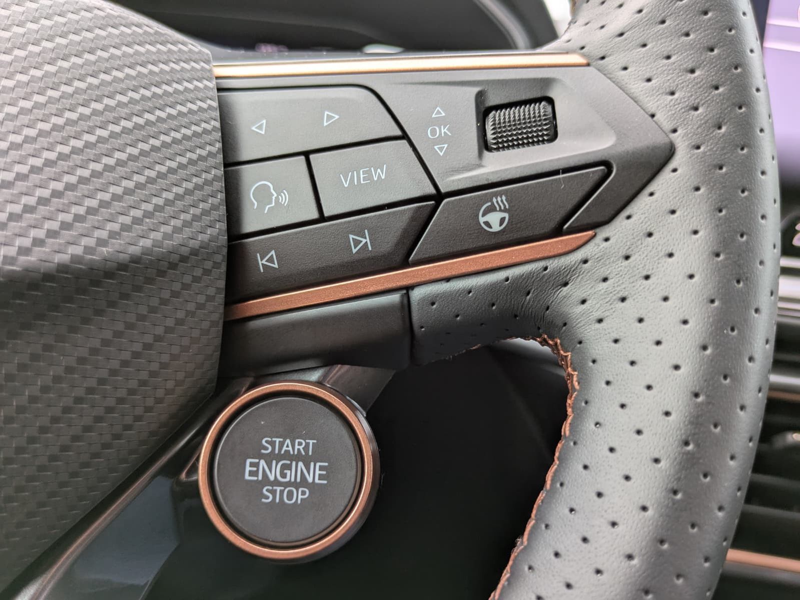 Fahrzeugabbildung CUPRA Leon 1.5 eTSI EDGE MATRIX*ACC*KAM*18"5JGARANTIE