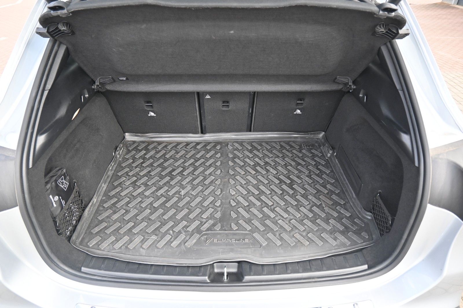 Fahrzeugabbildung Mercedes-Benz GLA 200 DKG Progressive*PANO*CAM*Totw.*AHK