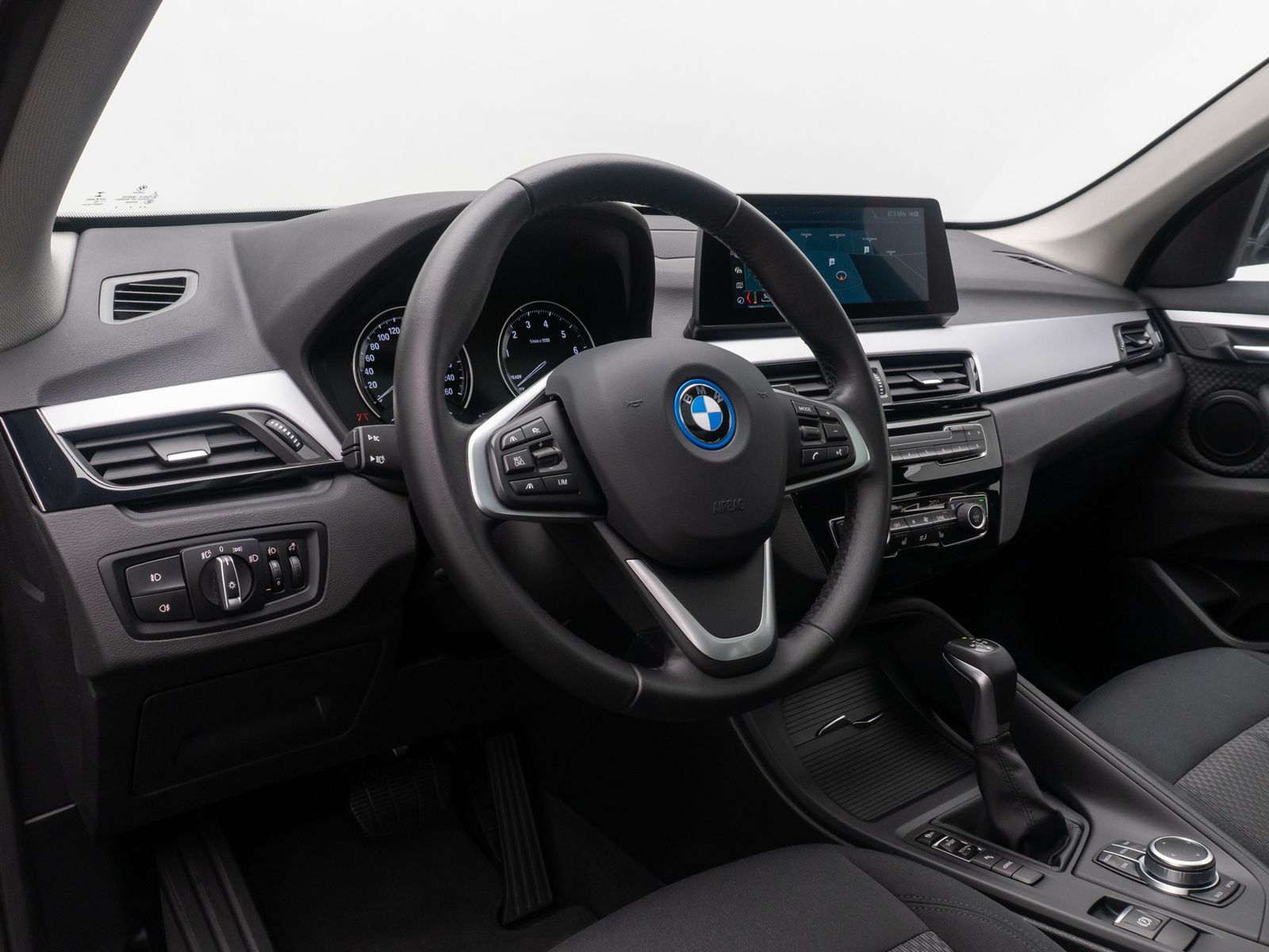 Fahrzeugabbildung BMW X1 xD25e Navi+HiFi Kamera Alarm HUD DAB Panorama