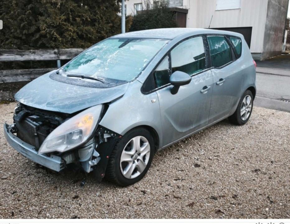 Opel Meriva B Design Edition. Automatik