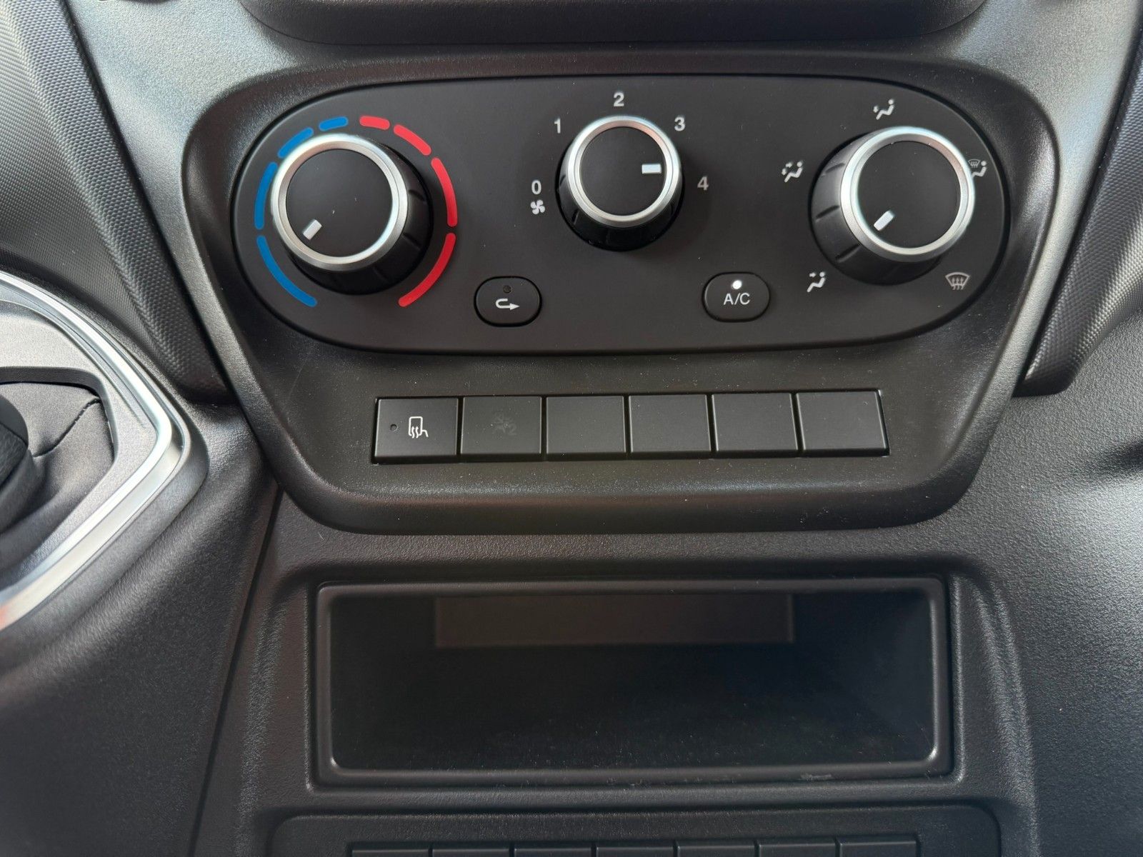 Fahrzeugabbildung Iveco 35S18HA8 D Pritsche *R 3750 mm*Automatik*